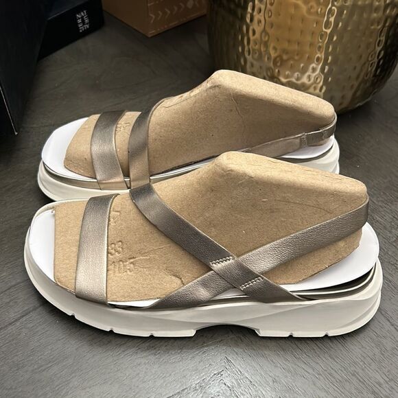 Naturalize Warm Silver Jubalee Sandal - Picture 5 of 9